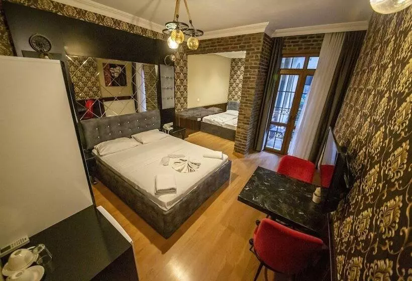 Royal Garden Suite And