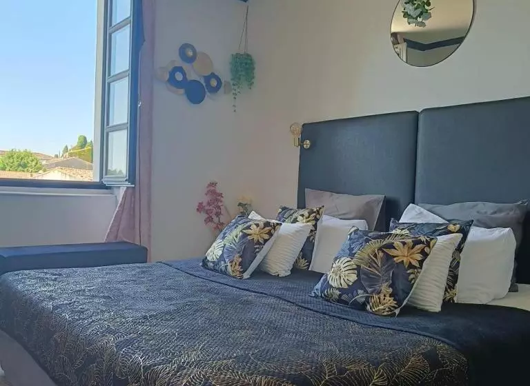 تختخواب و صبحانه Entre Bastide Et Cité