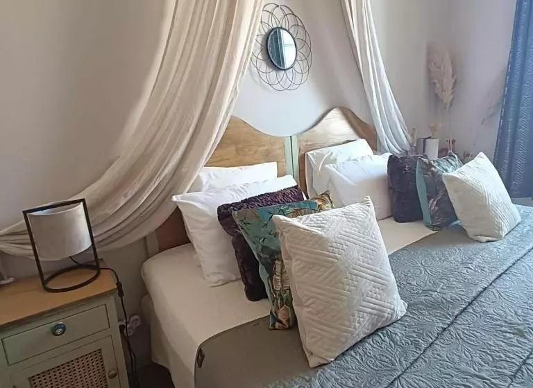 تختخواب و صبحانه Entre Bastide Et Cité