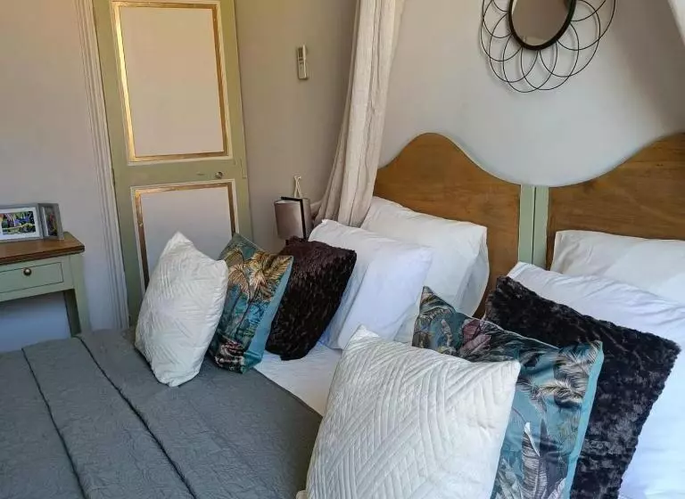 تختخواب و صبحانه Entre Bastide Et Cité