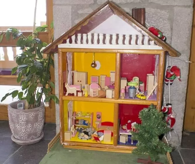 تختخواب و صبحانه Farmidaya Biotel