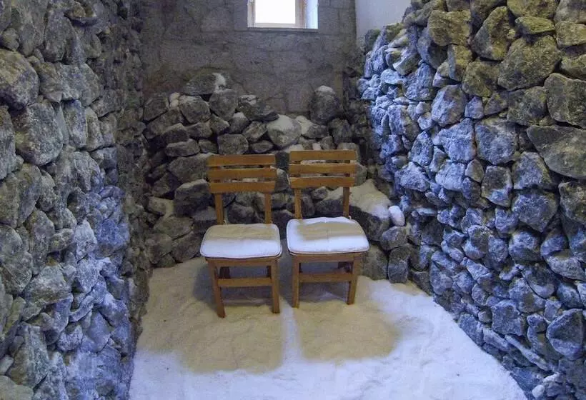 تختخواب و صبحانه Farmidaya Biotel