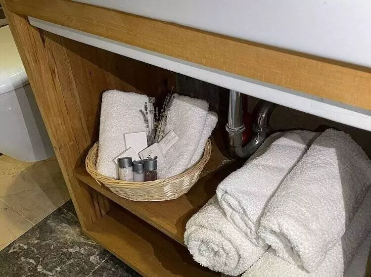 تختخواب و صبحانه Farmidaya Biotel