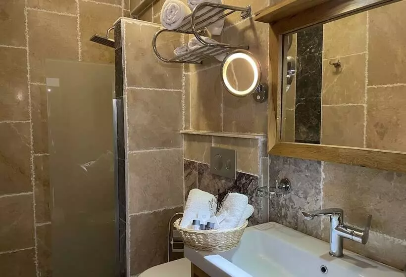 تختخواب و صبحانه Farmidaya Biotel