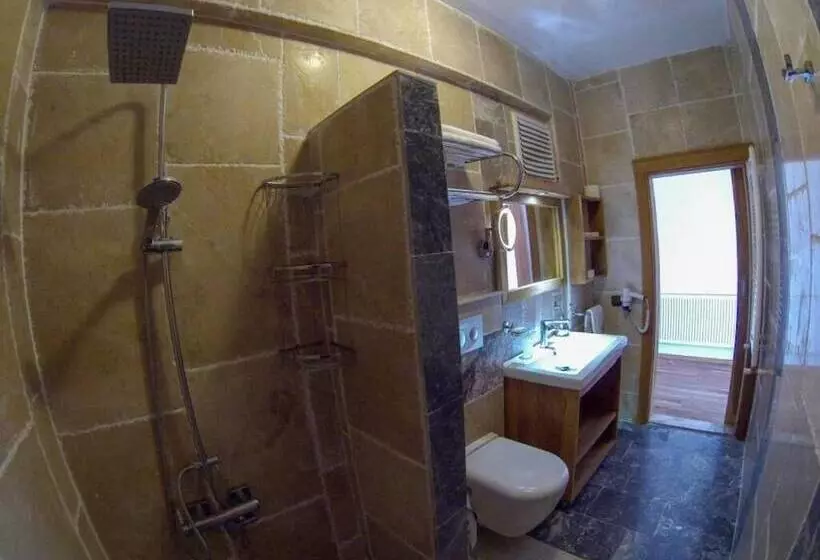 تختخواب و صبحانه Farmidaya Biotel