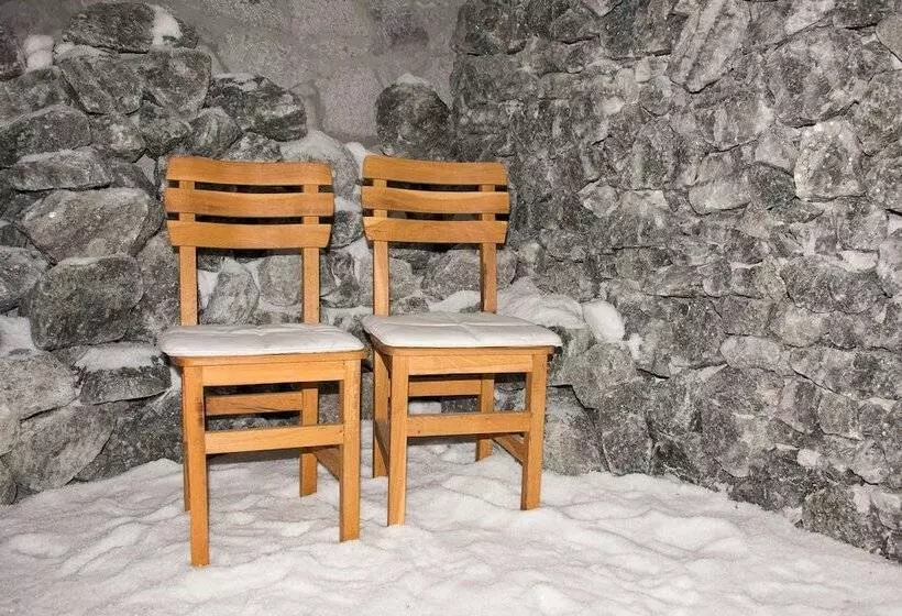 تختخواب و صبحانه Farmidaya Biotel