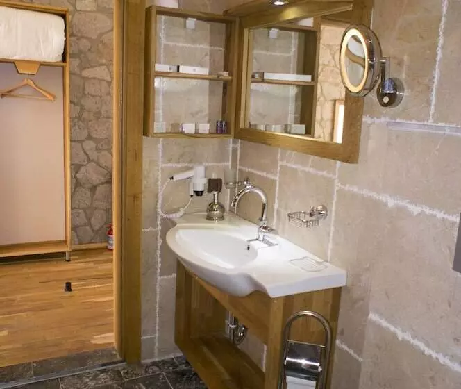 تختخواب و صبحانه Farmidaya Biotel