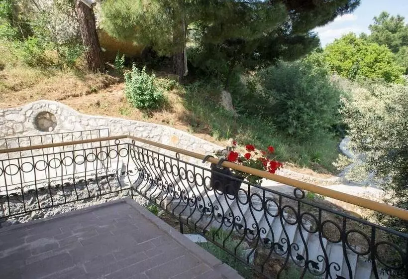 تختخواب و صبحانه Farmidaya Biotel