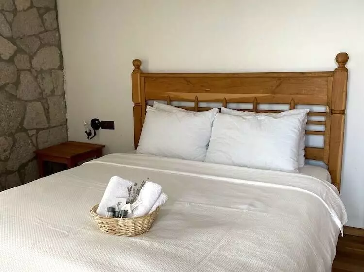 تختخواب و صبحانه Farmidaya Biotel