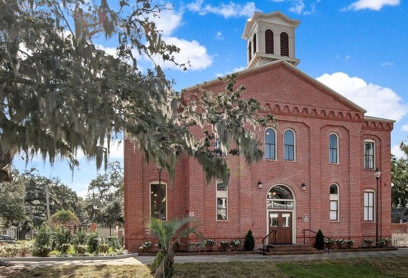 Отель Amelia Schoolhouse Inn