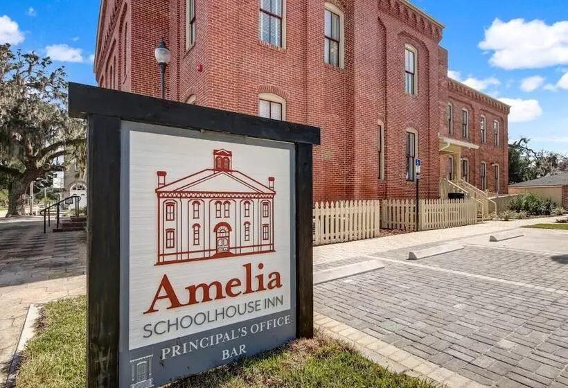 Hotelli Amelia Schoolhouse Inn