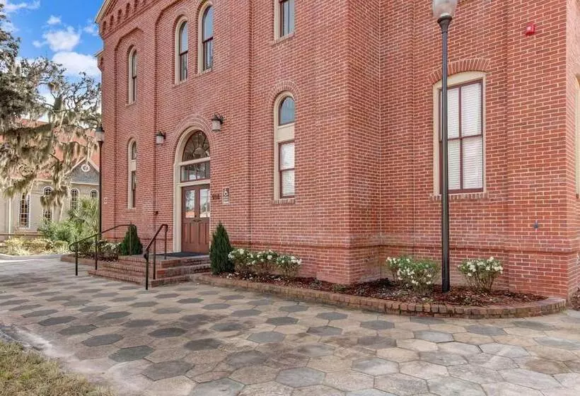 Hotelli Amelia Schoolhouse Inn