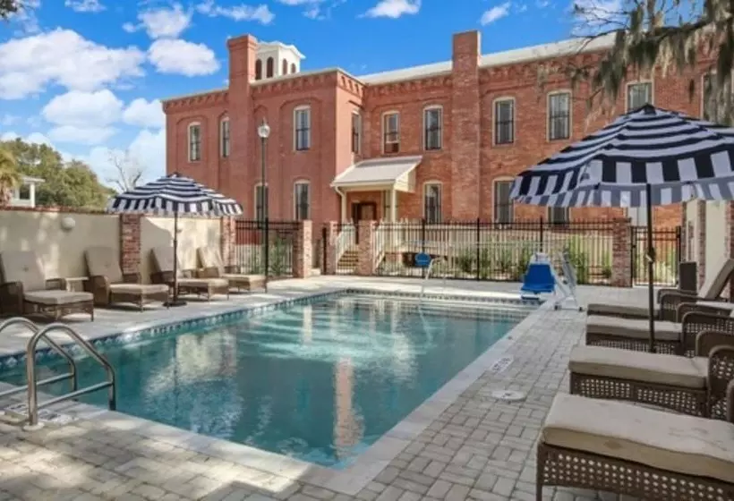 Hotelli Amelia Schoolhouse Inn