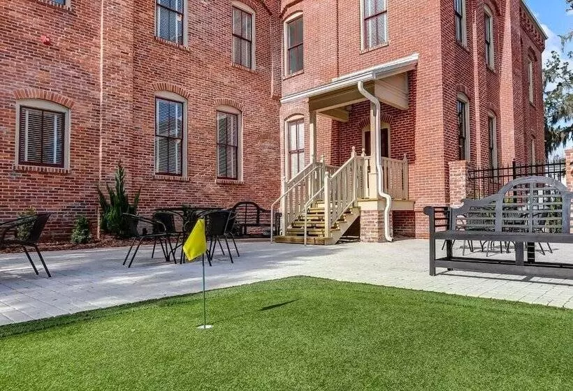 Hotelli Amelia Schoolhouse Inn