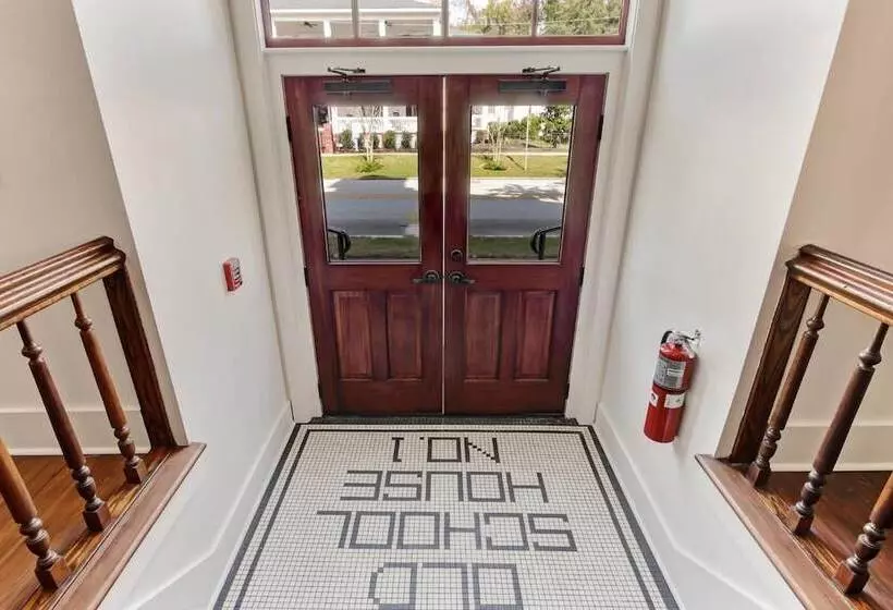 Hotelli Amelia Schoolhouse Inn