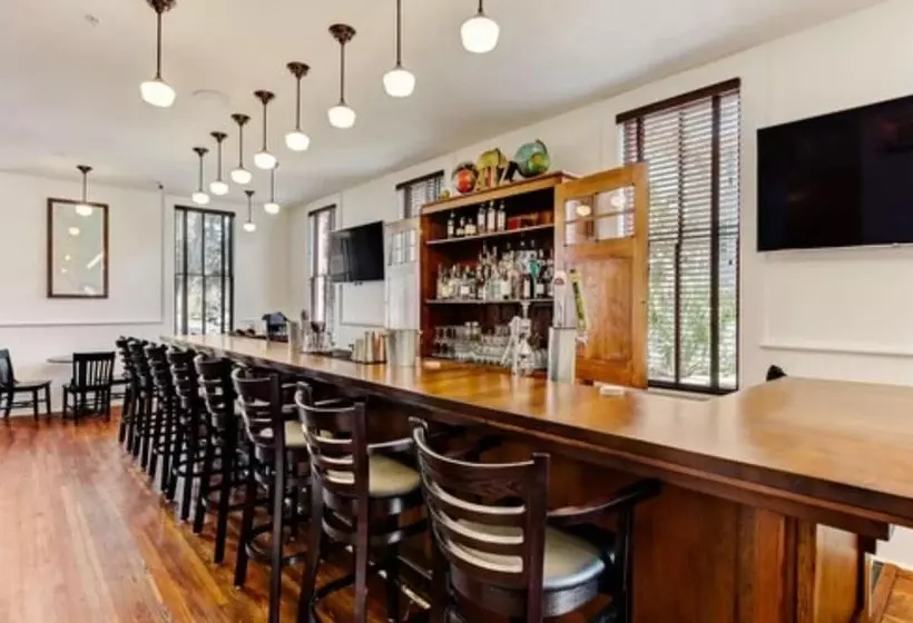 Hotelli Amelia Schoolhouse Inn