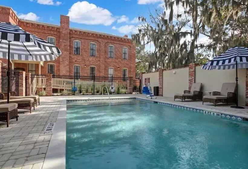 Hotelli Amelia Schoolhouse Inn