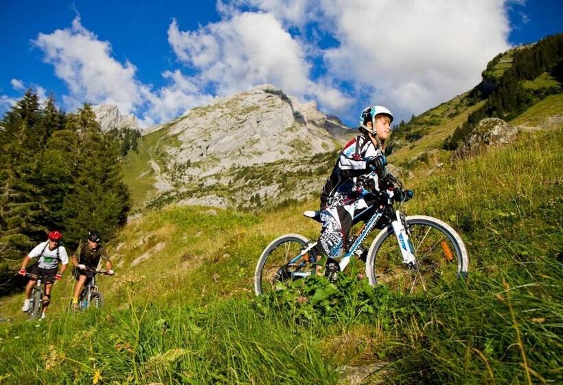 فندق Azureva La Clusaz Les Confins