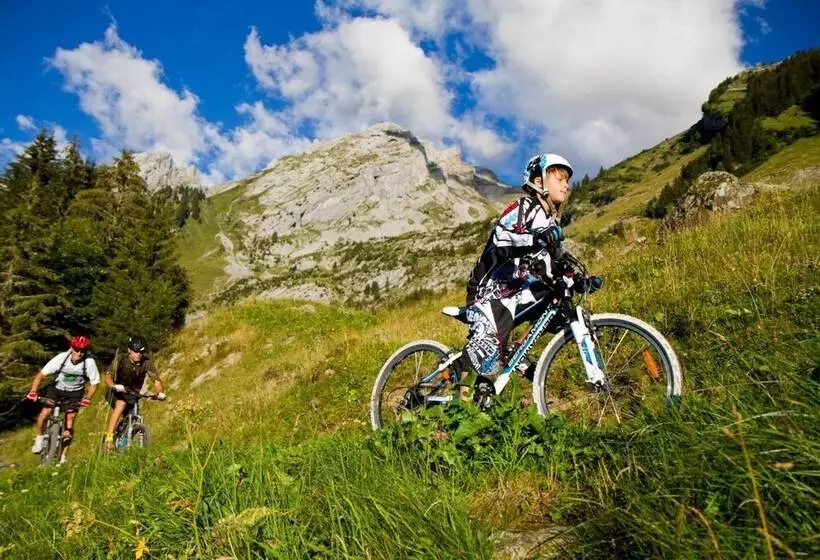 ホテル Azureva La Clusaz Les Confins