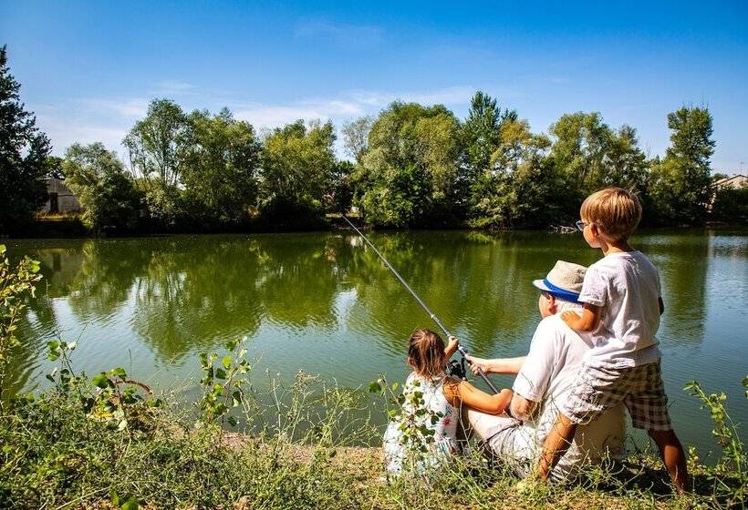 هتل Camping De Châlons En Champagne