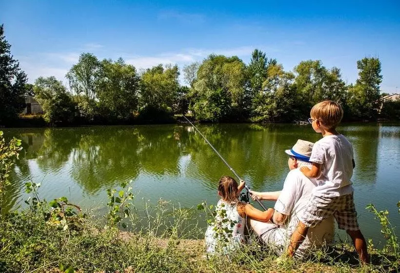 هتل Camping De Châlons En Champagne