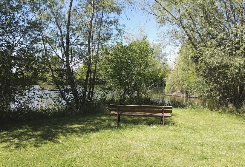 هتل Camping De Châlons En Champagne