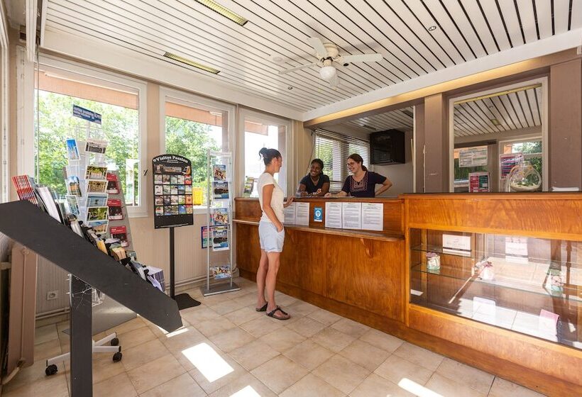 هتل Camping De Châlons En Champagne