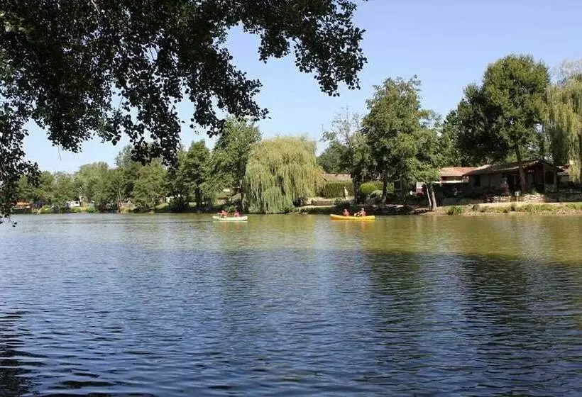 Hotelli Les Lacs De Courtes