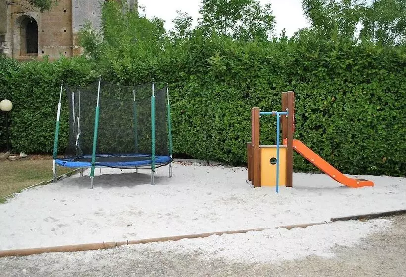 Hotelli Les Lacs De Courtes