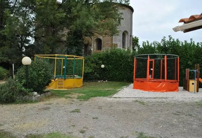 Hotelli Les Lacs De Courtes