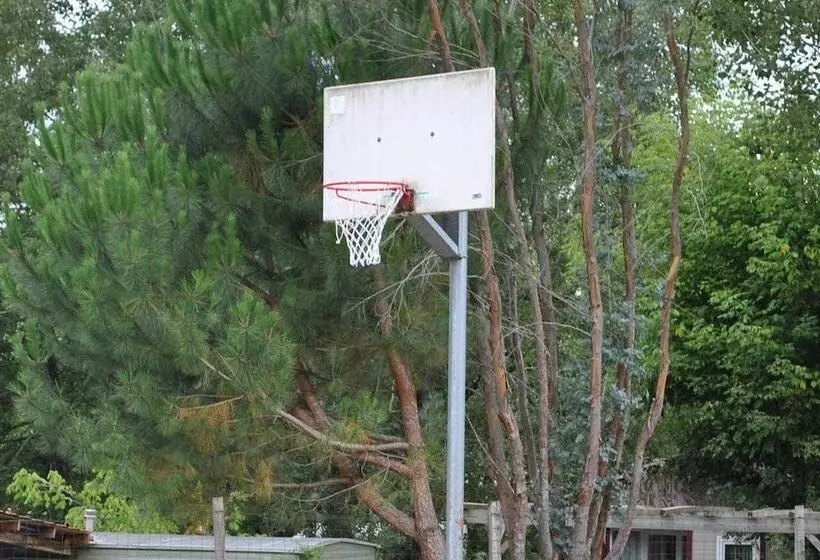 Hotelli Les Lacs De Courtes