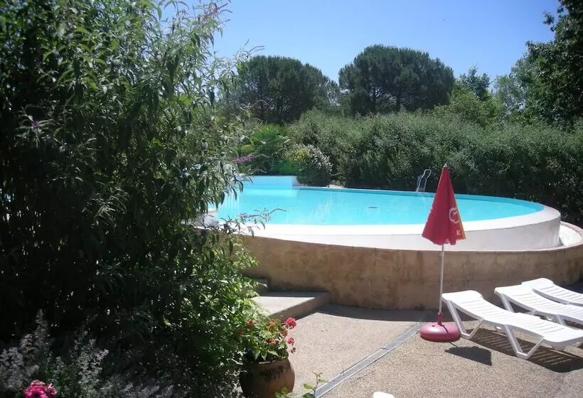 Hotelli Les Lacs De Courtes