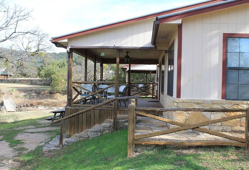 فندق Thunderbird Resort & Event Center