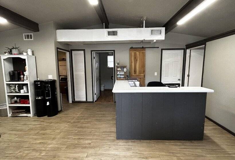 فندق Thunderbird Resort & Event Center