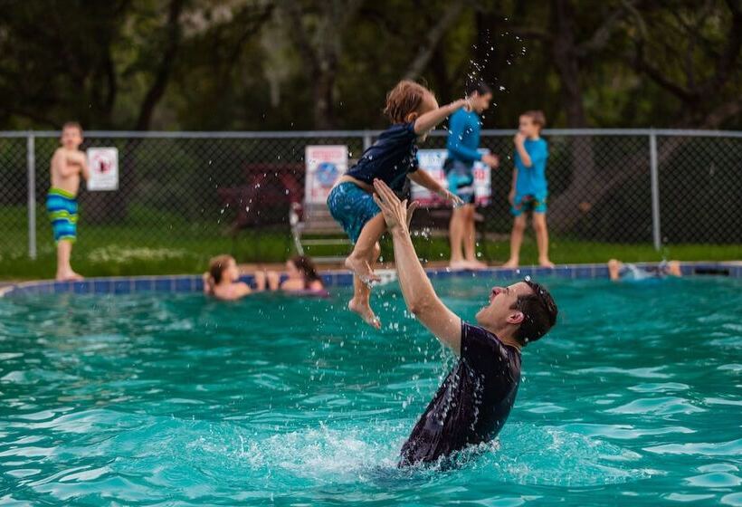 فندق Thunderbird Resort & Event Center