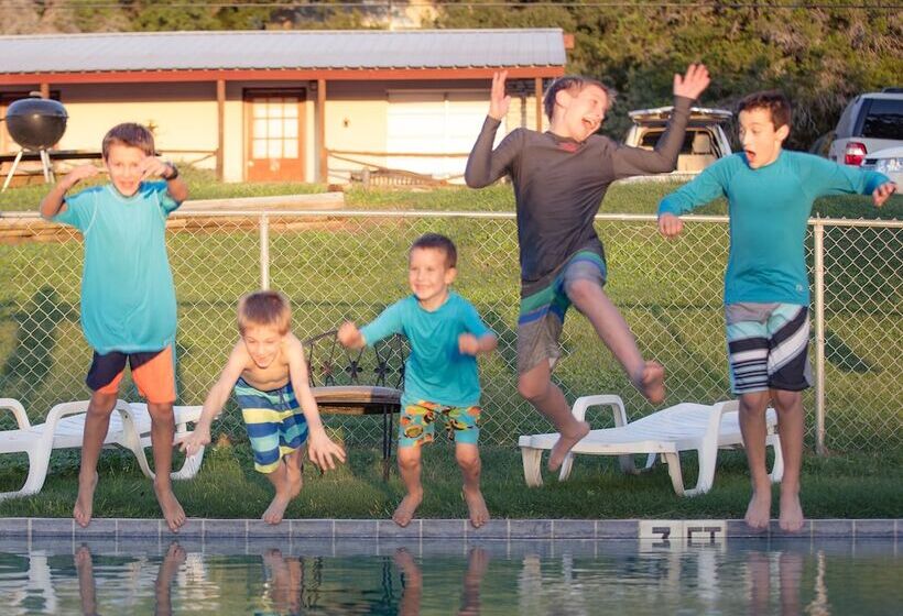 فندق Thunderbird Resort & Event Center