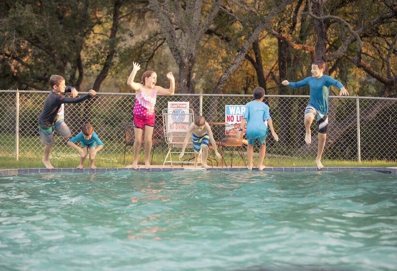 فندق Thunderbird Resort & Event Center