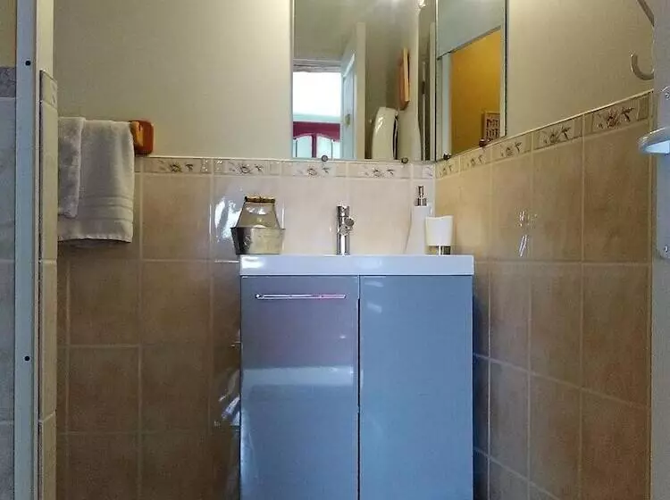 پانسیون Chambres Et Gîte Peyroutas Amélie à Vignonet St Emilion