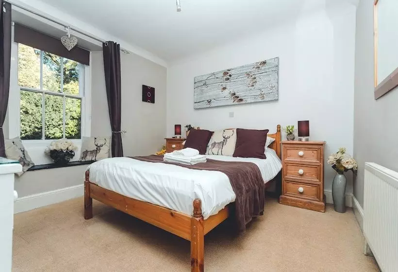 Majatalo Windermere Guest House  Central Windermere