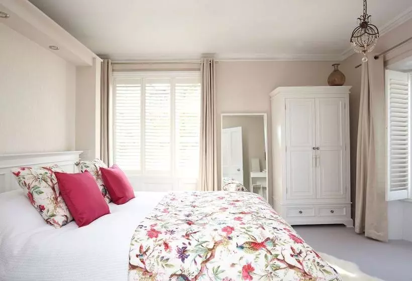 Gothic Cottage  Ryde