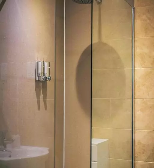 Three Horseshoes Inn