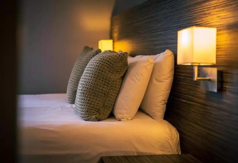 Three Horseshoes Inn