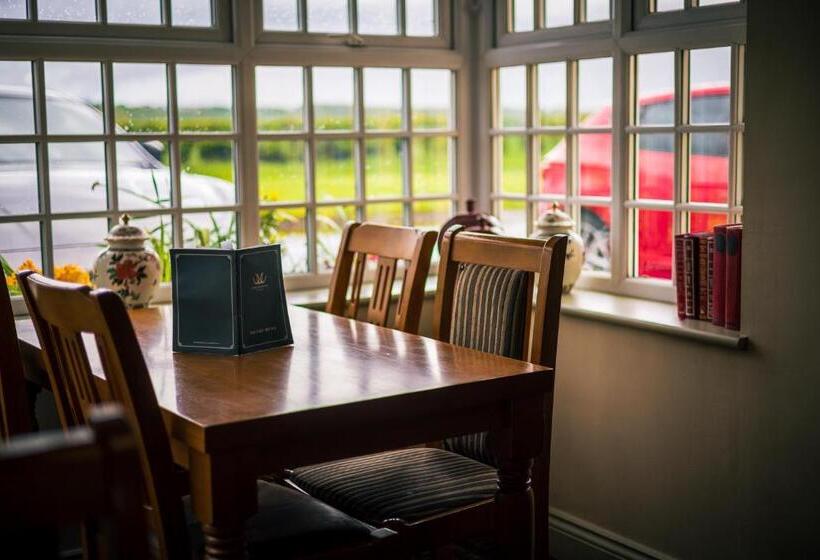 Three Horseshoes Inn