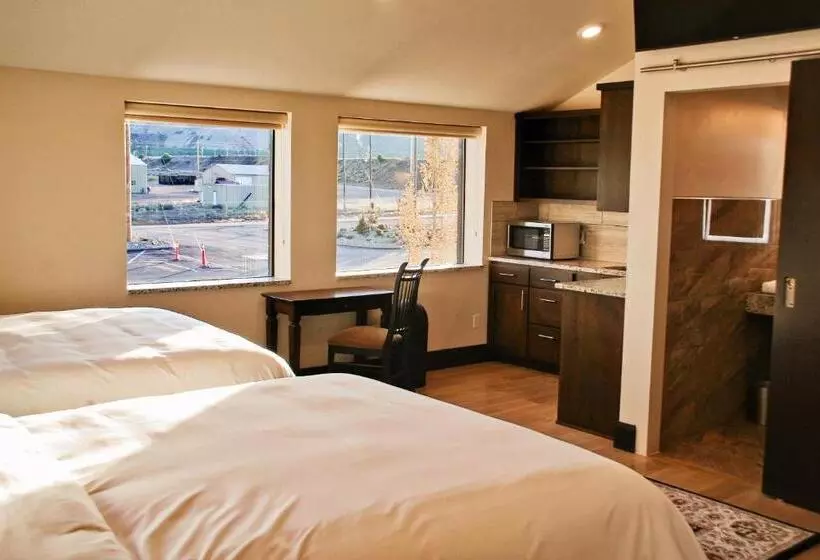 هتل Iron Springs Luxury Lodge & Spa