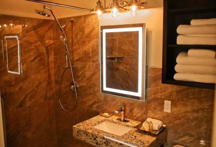 هتل Iron Springs Luxury Lodge & Spa