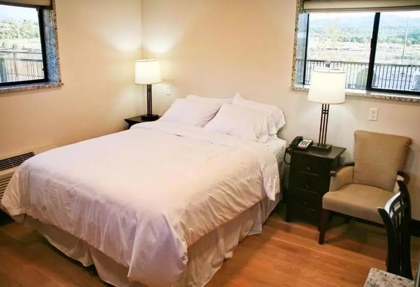 هتل Iron Springs Luxury Lodge & Spa