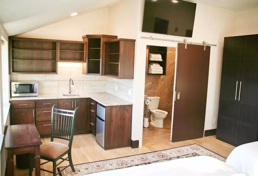 هتل Iron Springs Luxury Lodge & Spa