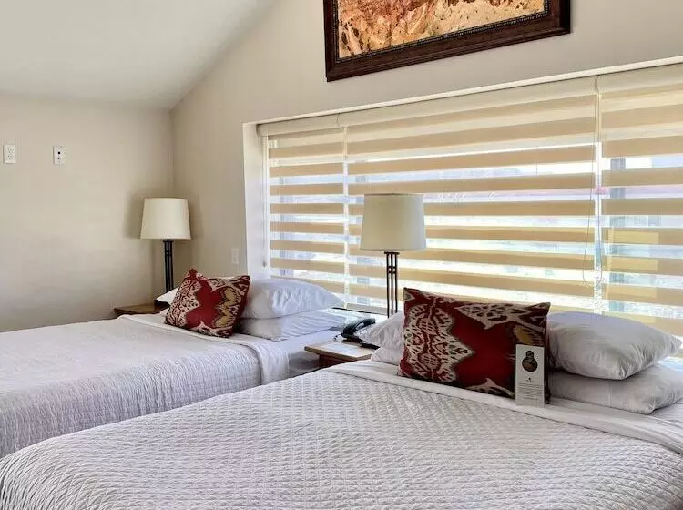 هتل Iron Springs Luxury Lodge & Spa