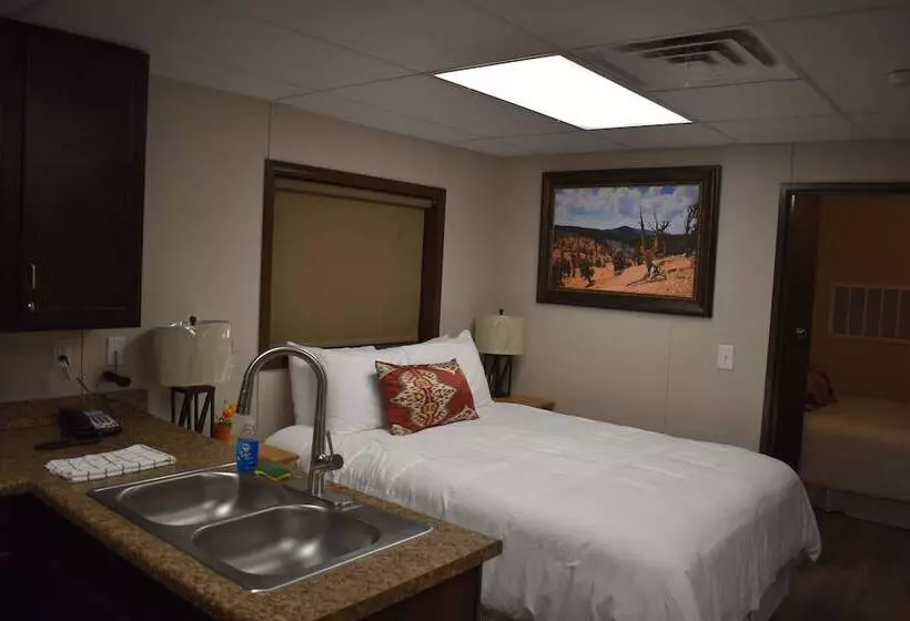 هتل Iron Springs Luxury Lodge & Spa