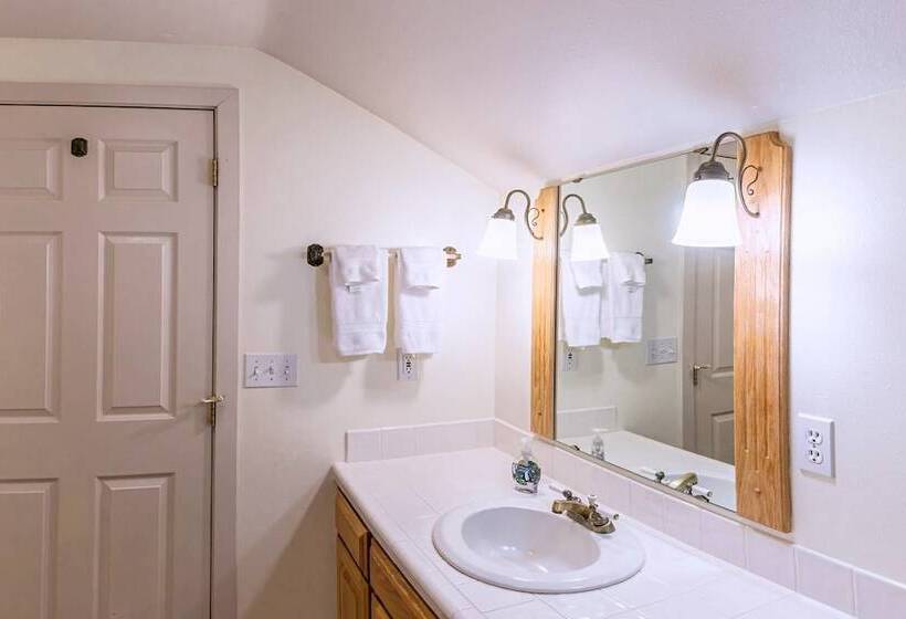 Oak Tower Townhouse 1.5 Blocks To Osf